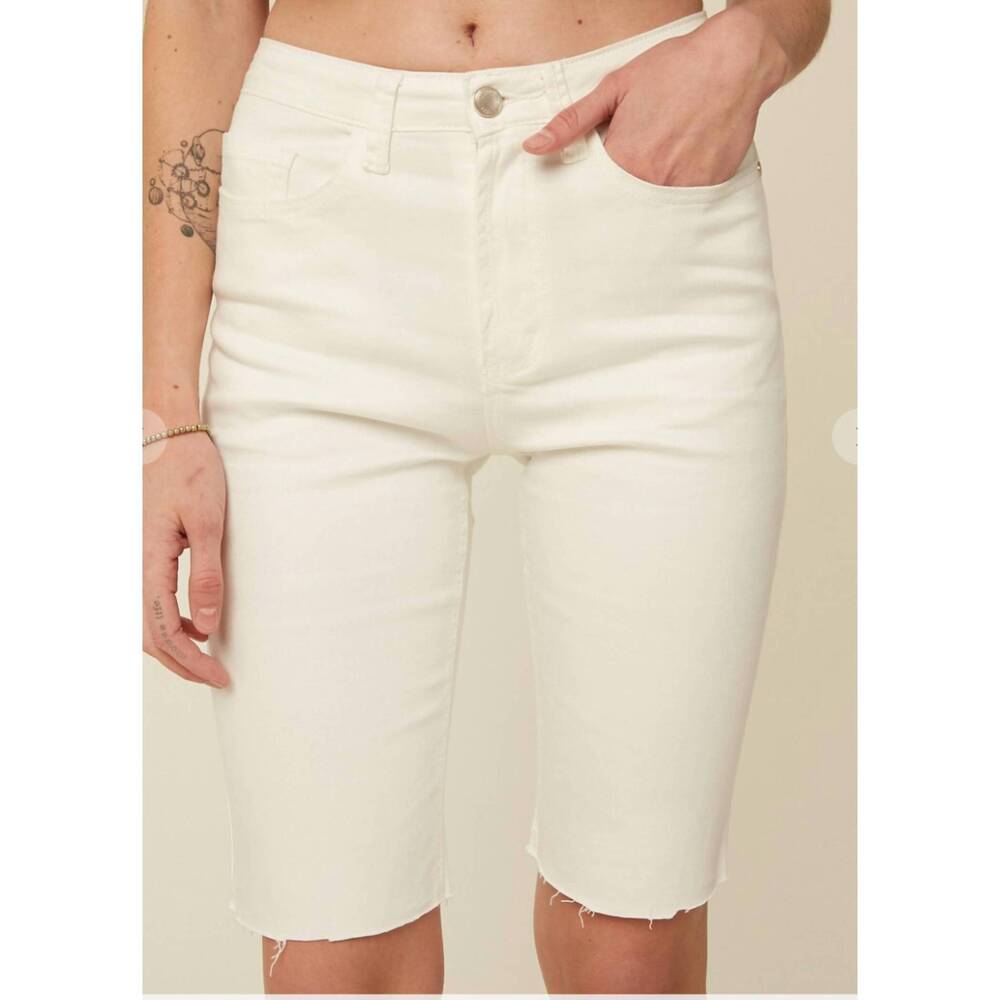 NEW LISTICLE amalfi stretch denim shorts in white